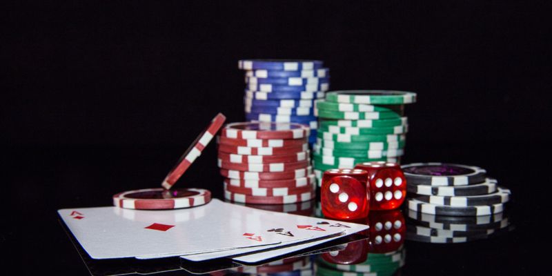 Trải nghiệm game bài nổ hũ FB88 hấp dẫn